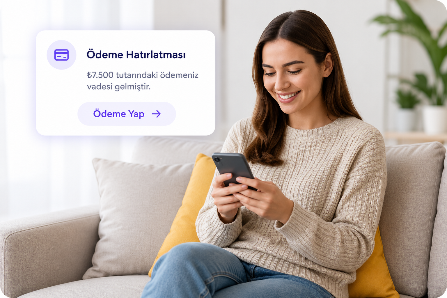 Hasta kanepede telefonundan ödeme hatırlatmasını görüntülüyor
